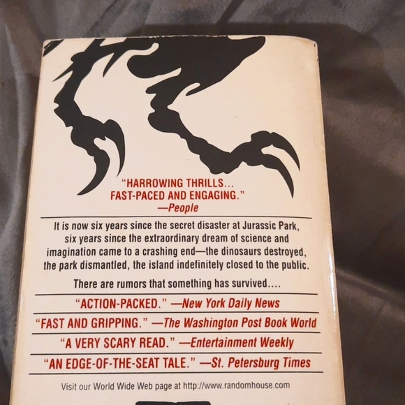 *4 for $28* "The Lost World" by Michael Crichton (paperback) - Picture 2 of 2